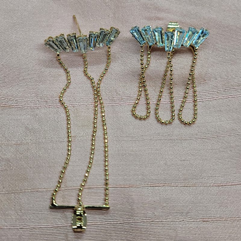 Chic Clustered Ear Cuff - Image 4