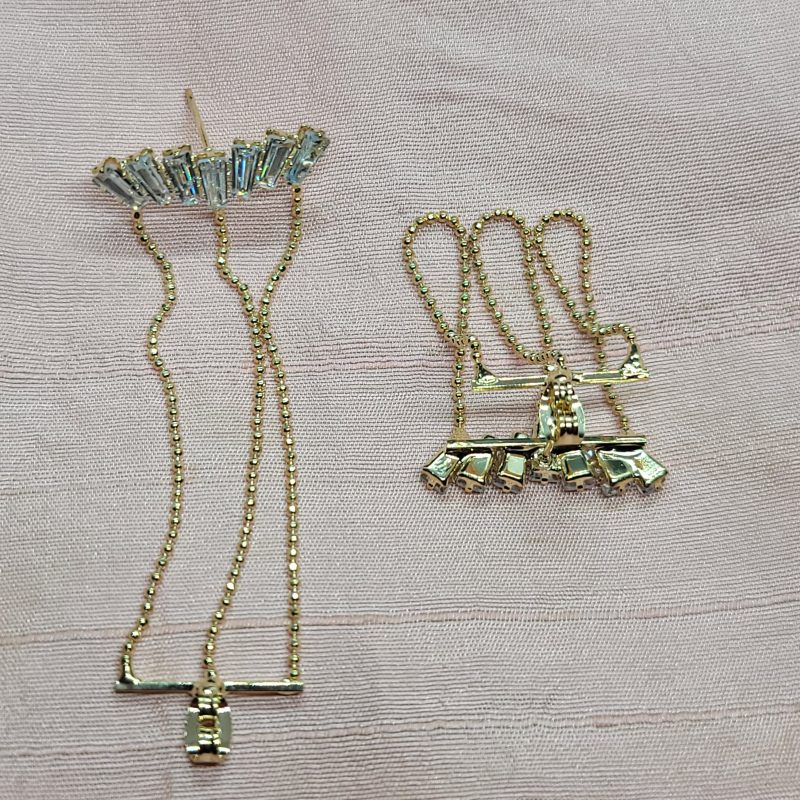 Chic Clustered Ear Cuff - Image 3
