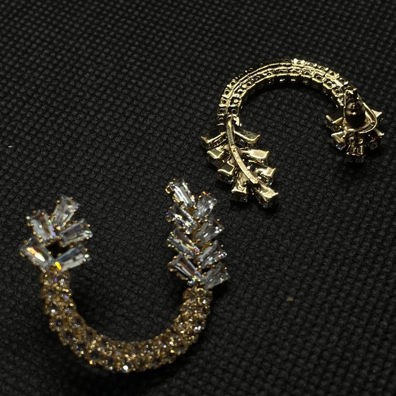 U-shaped Gold Crystal Earring - Image 2