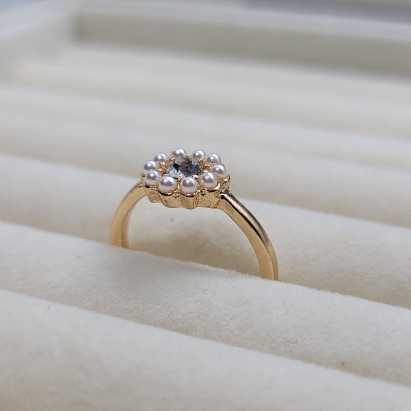 Pearl Ring With Stone