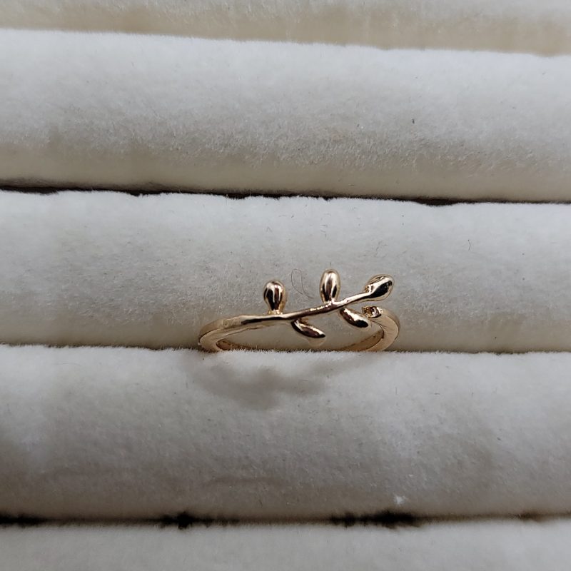 Golden Leaf Ring - Image 3