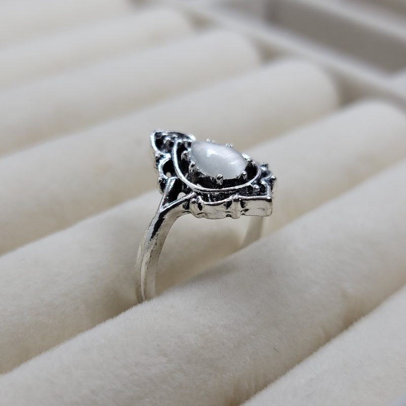 Vintage Sterling Silver Ring With White Moon Stone - Image 3