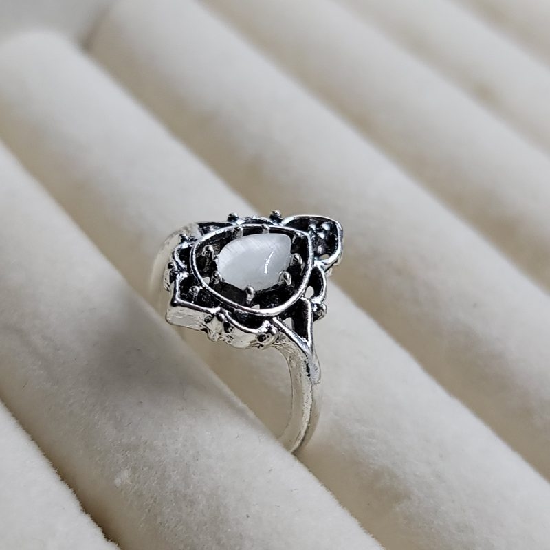 Vintage Sterling Silver Ring With White Moon Stone - Image 2
